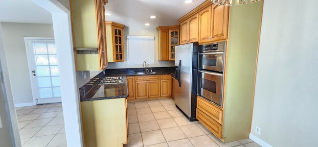 Building Photo - Los Alamitos 4 Bed House - 2 Car Gar - Pla...