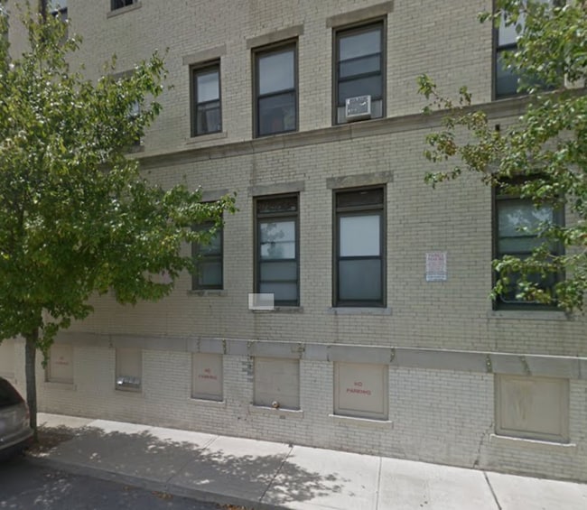 Building Photo - 831 Beacon St