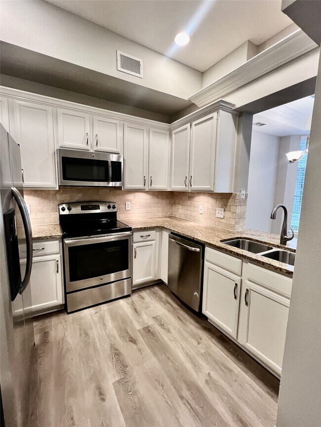 Foto del edificio - 5353 Memorial Dr