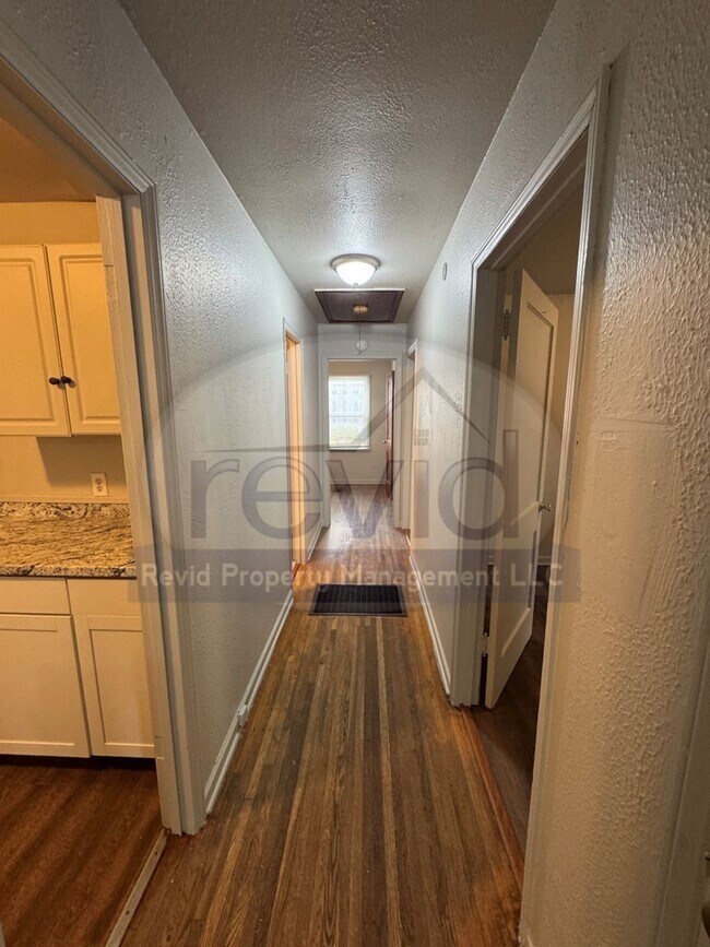 Foto del edificio - 1445 Luverne St