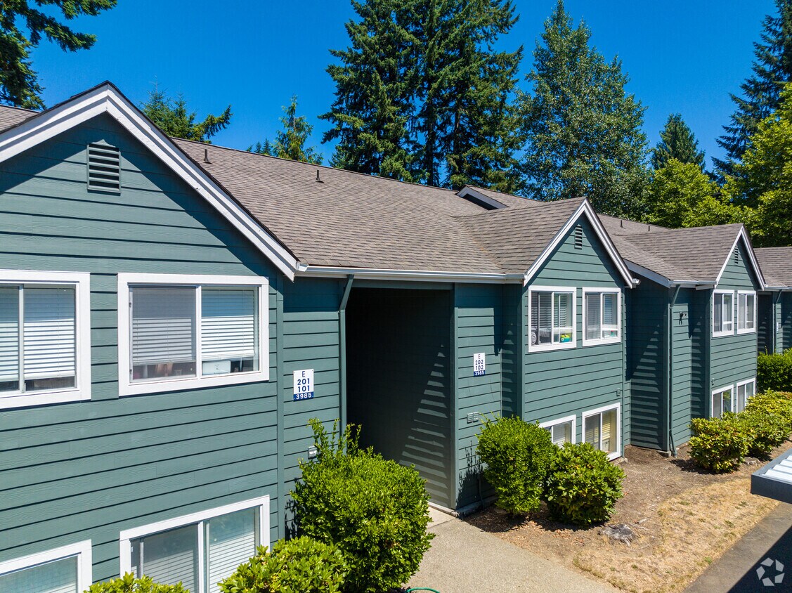 Foto principal - Pointe West Apartments