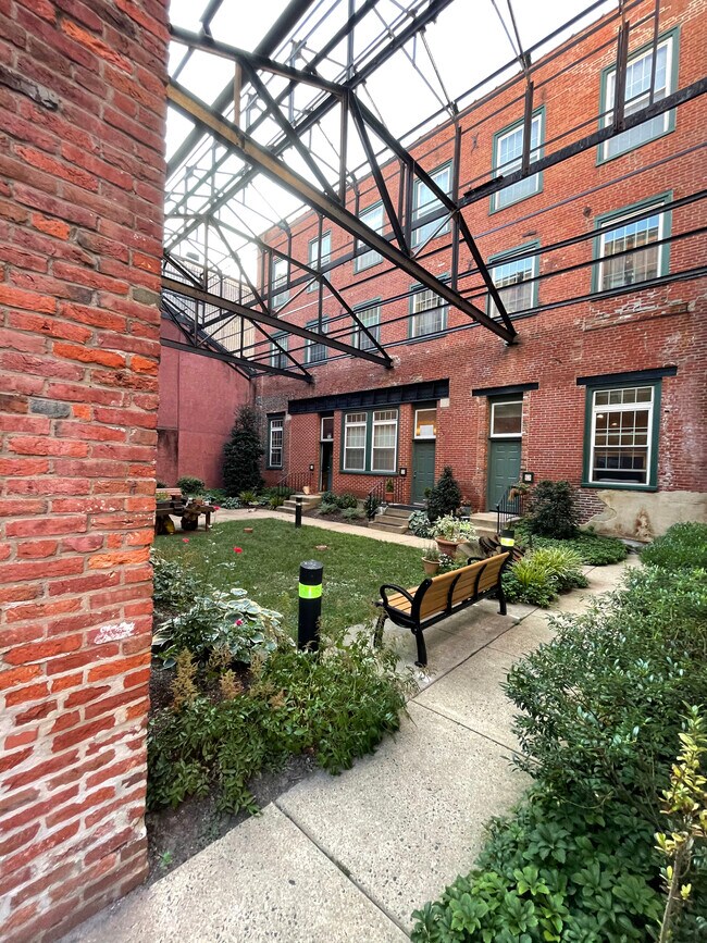Building Photo - 136 N Bread St