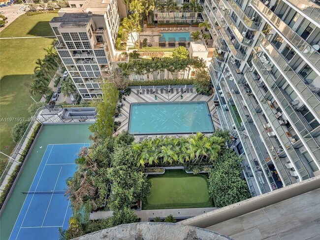 Foto del edificio - 121 NE 34th St