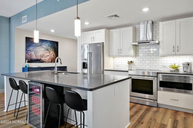 Building Photo - Welcome to your dream condo in the heart o...