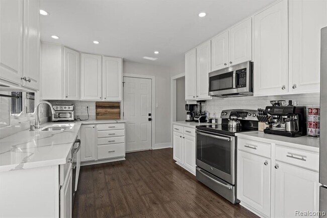 Foto del edificio - 6511 Timber Ridge Dr