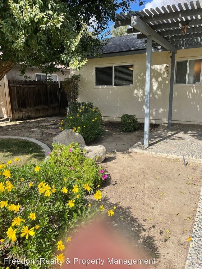 Building Photo - 4 br, 2 bath House - 7200 Cedarcrest Avenue