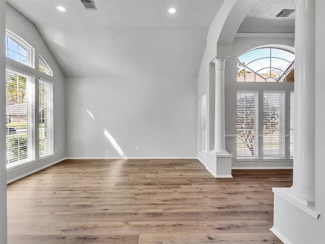 Foto del edificio - 30018 Bashaw Dr