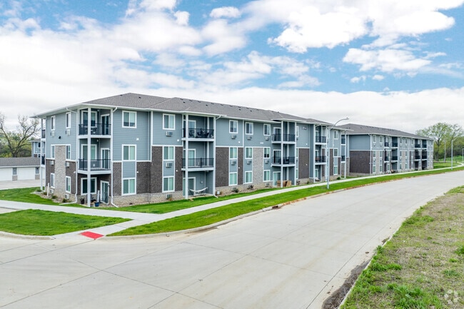 Building Photo - Allure at 57