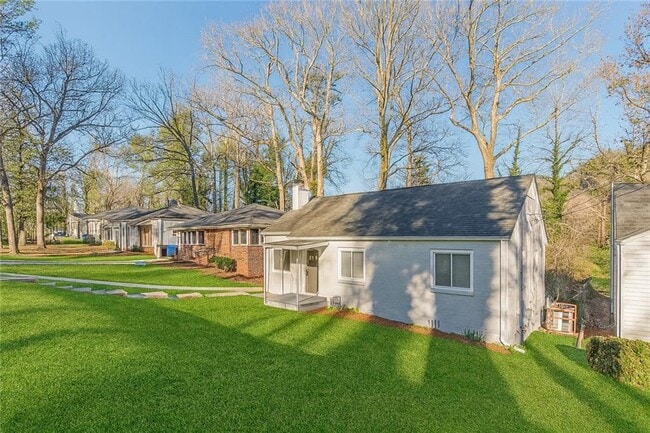 Building Photo - 1376 Westmont Rd SW