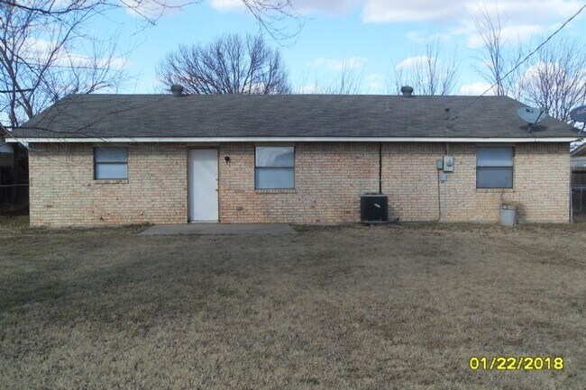 Building Photo - 112 E B Ave