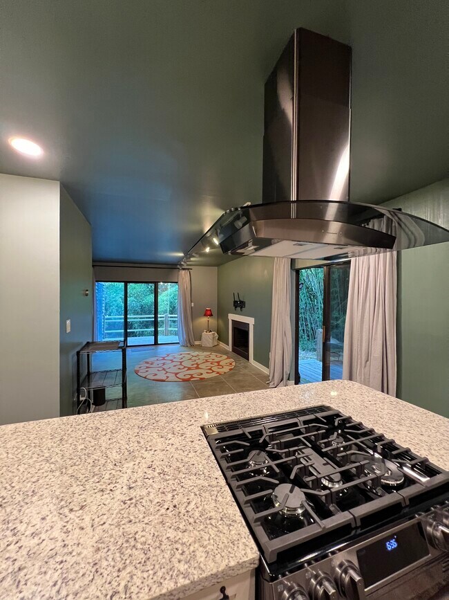 cocina/sala de estar - 130 E Longview St
