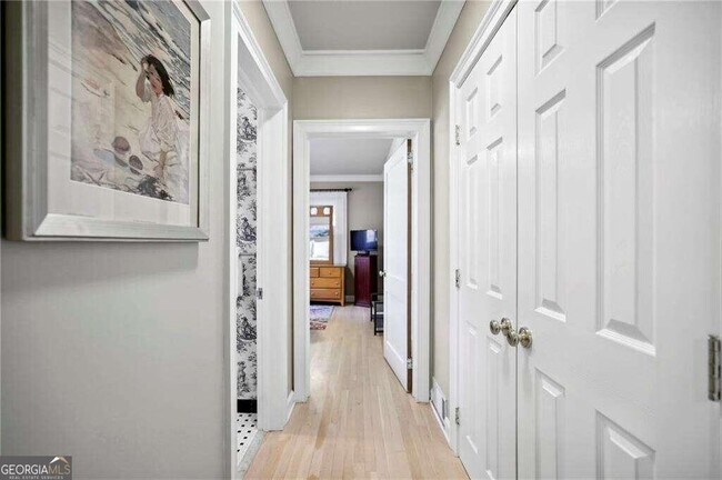 Building Photo - 4810 Lake Forrest Dr NE