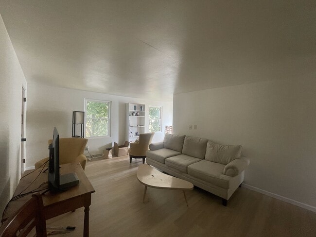 Foto del edificio - 1091 Gillingham Rd