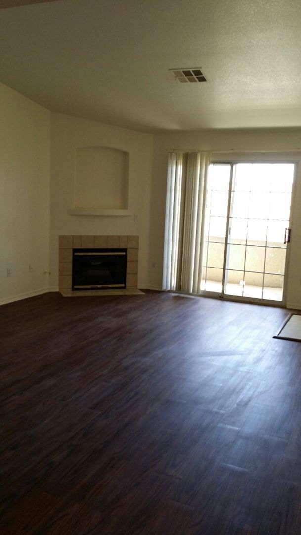 Foto del edificio - We Pay Referrals - A Move-In Ready Condo!