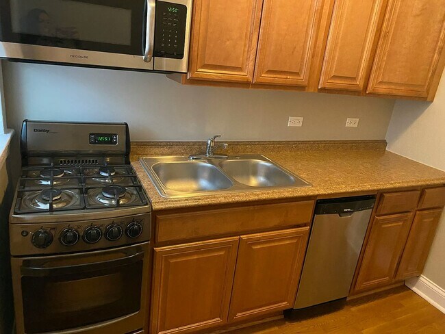 Foto del edificio - 4710 N Racine Ave