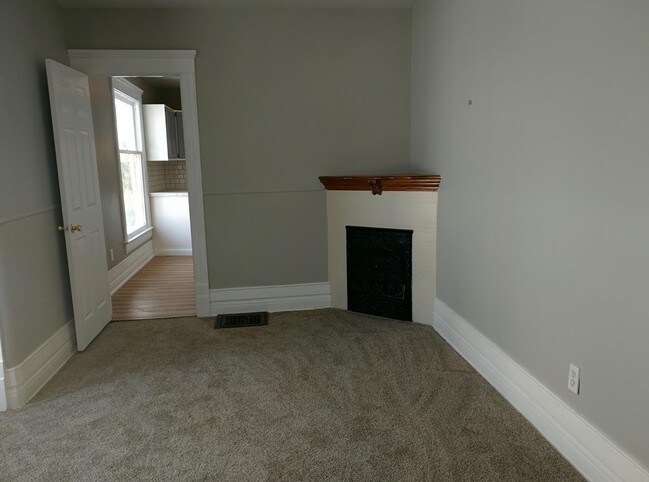 Building Photo - 920 W Ottawa St