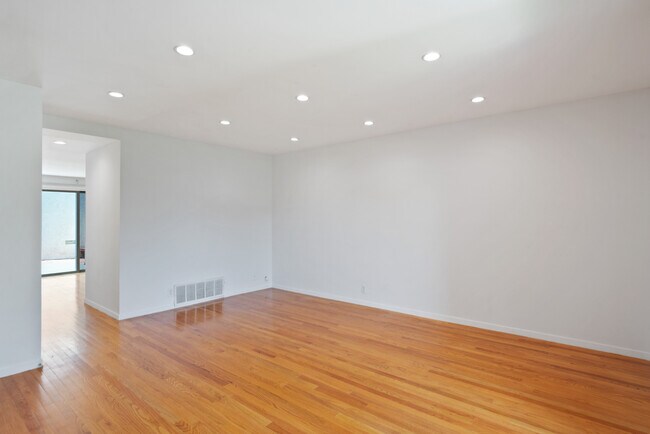 Building Photo - 246 Green Heath Plz