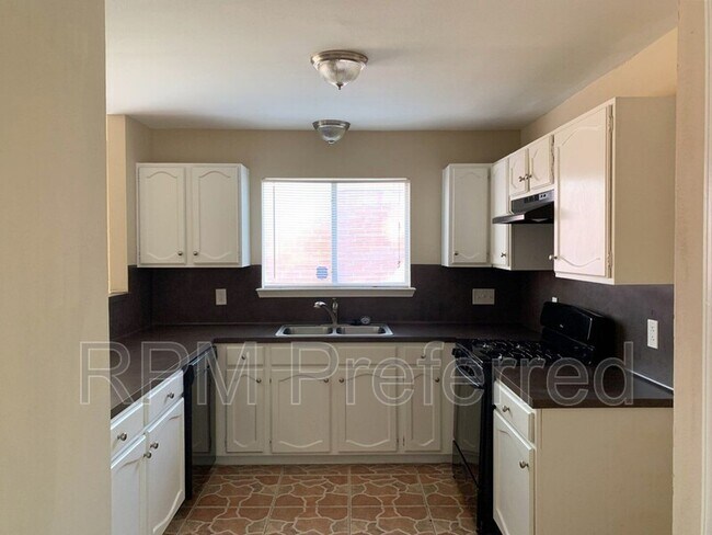 Foto del edificio - 5922 Cinnamon Creek Cir