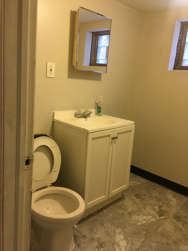 Primary Photo - 554 W 87th St