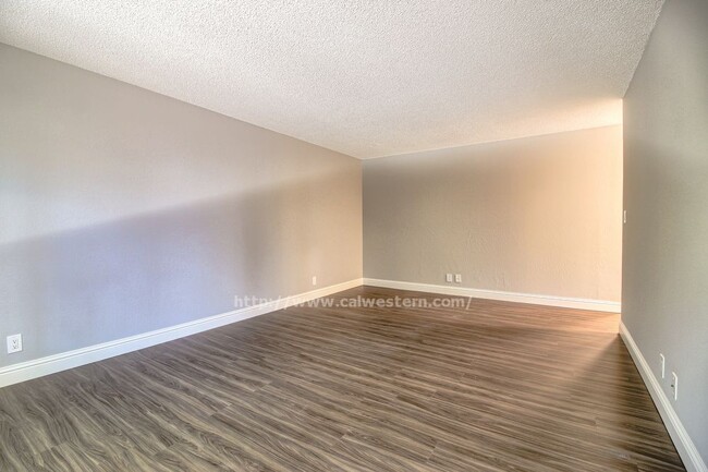 Building Photo - Completely Remodeled Duplex