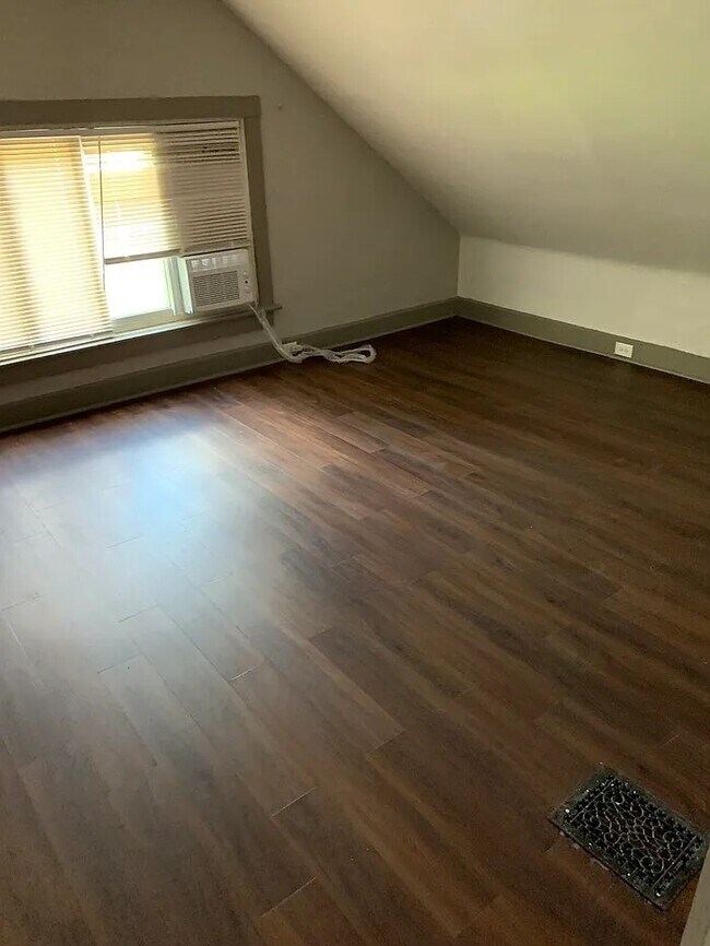 Foto del edificio - Charming 6 beds 2 baths in Cincinnati!