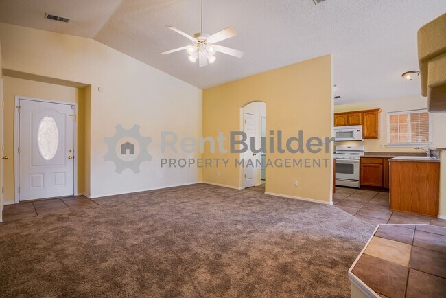Building Photo - ****LEASE PENDING****PLEASE APPLY AT YOUR ...