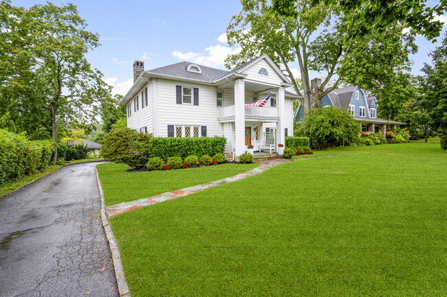 Photo - 20 Elk Ave (New Rochelle, NY) House