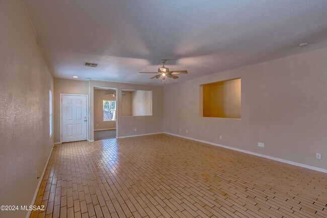 Building Photo - 18 W Calle Sauco