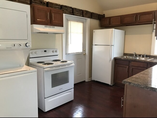 Building Photo - 2128 Clark St