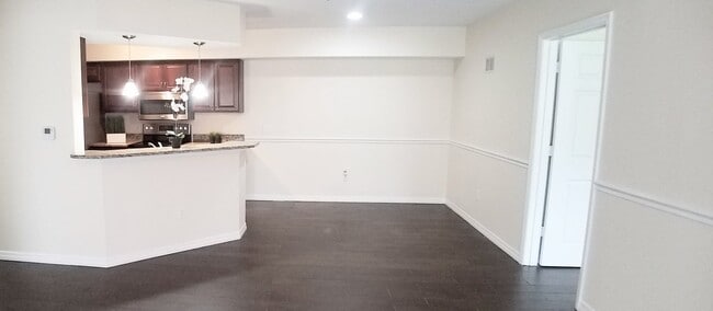 Building Photo - Stunning First Floor 2/2 Lake View  Condo ...