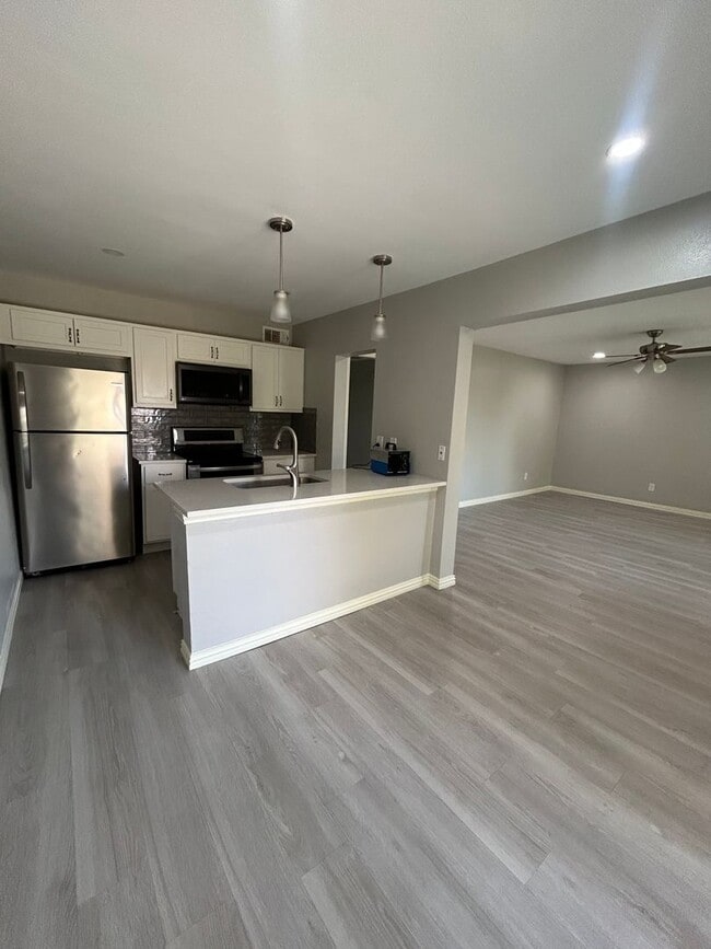 Photo - 5826 Sandhurst Lane Apartment