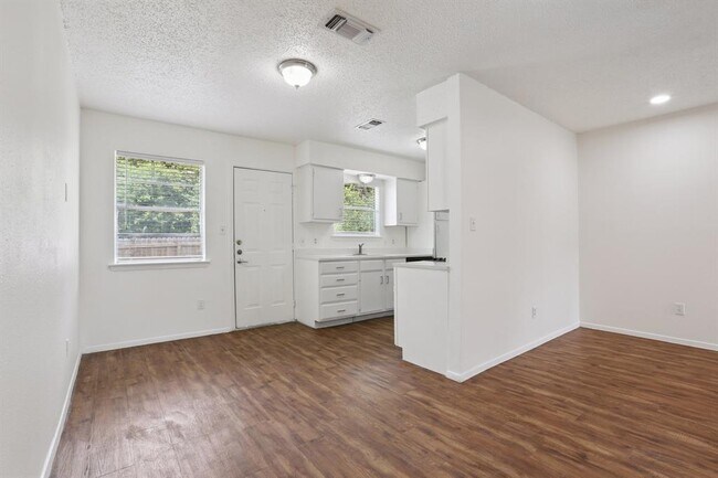 Building Photo - 1811 Mearns Meadow Blvd