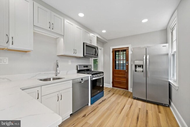 Foto del edificio - 428 Brookhurst Ave