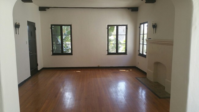 Foto del edificio - 906 S Mansfield Ave