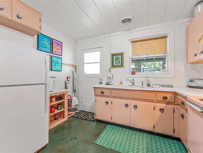 Building Photo - 1604 58th St S