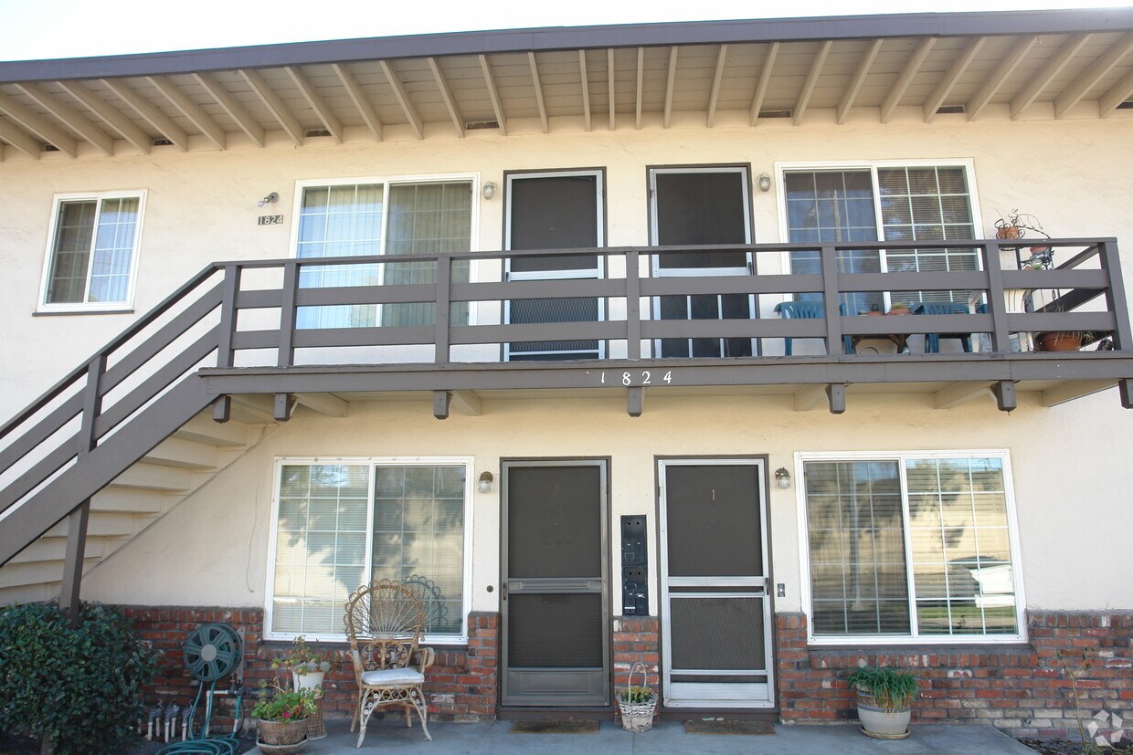 Building Photo - 1802 Davis St