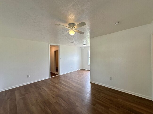 Foto del edificio - 1105 Williamson Dr