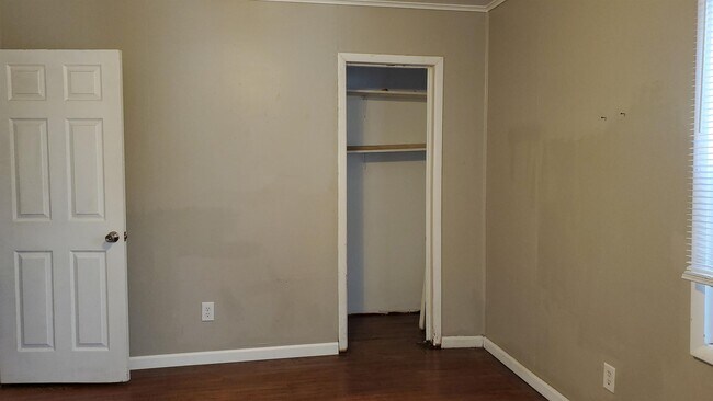 Building Photo - 425 W Vine Ave