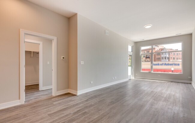 Building Photo - 3220 N Lincoln Ave