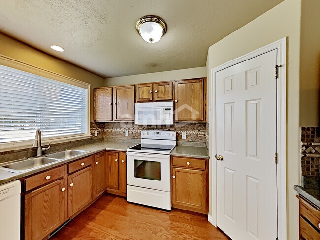 Foto del edificio - 6072 W Duchess Street