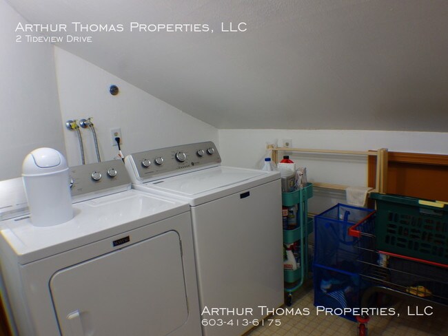 Building Photo - End Unit Condo with Garage