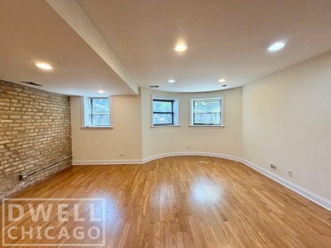 Building Photo - 2822 N Albany Ave