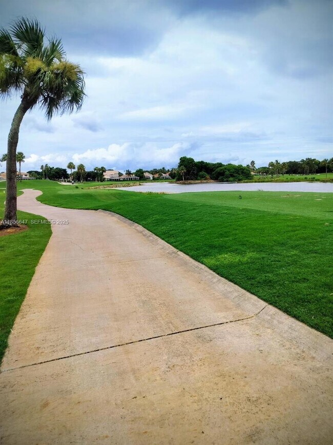 Foto del edificio - 551 Prestwick Cir