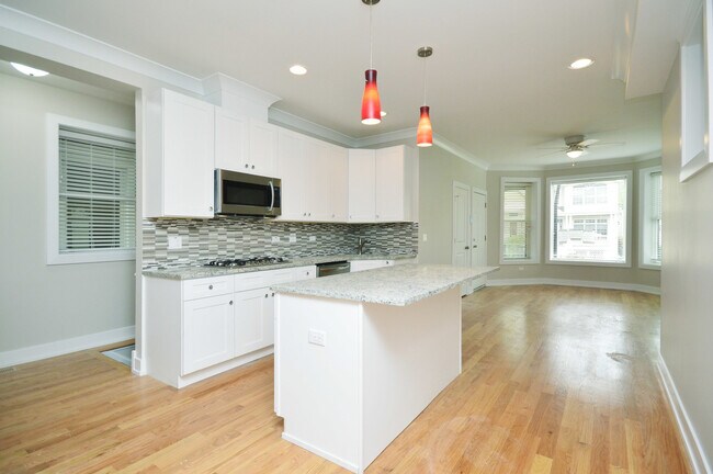 Building Photo - 4145 N Oakley Ave
