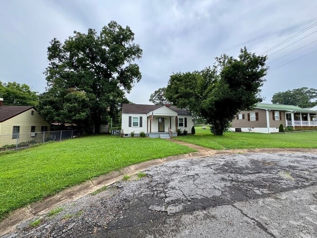 Building Photo - 1305 E 34th St