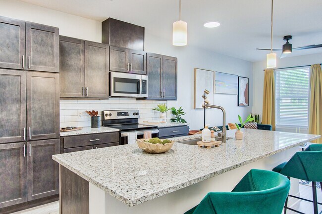 Building Photo - Bold on Blvd