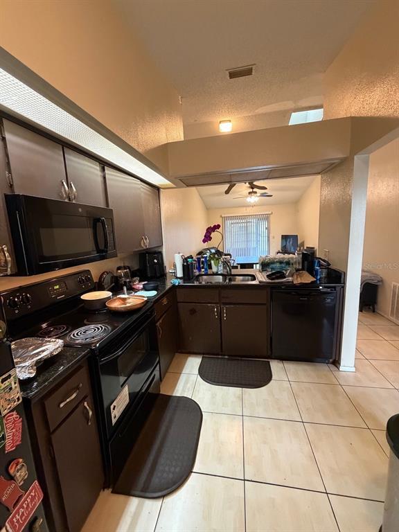 Foto del edificio - 2803 Waxy Willow Ln