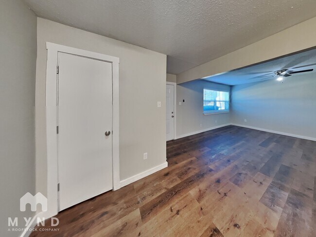 Foto del edificio - 624 E 3rd St