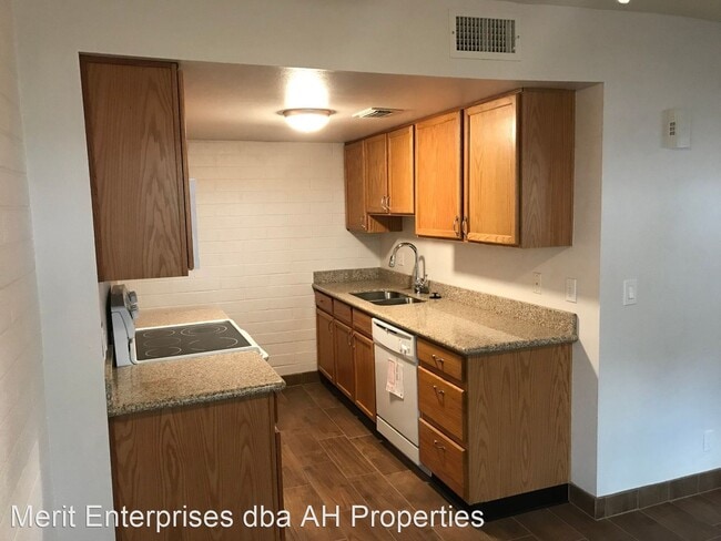 Building Photo - 2 br, 1.5 bath House - 8562 E ROOSEVELT ST