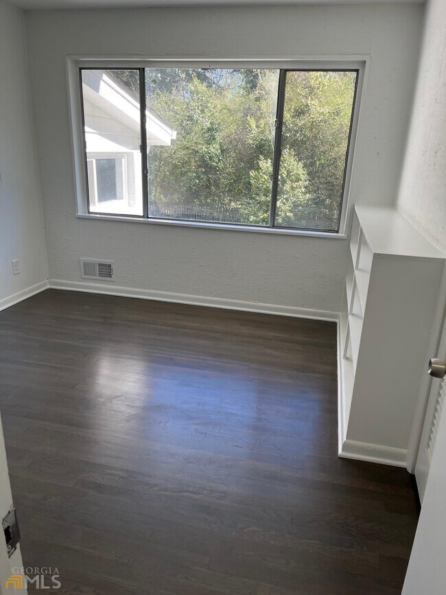 Foto del edificio - 6215 Hunting Creek Rd NE